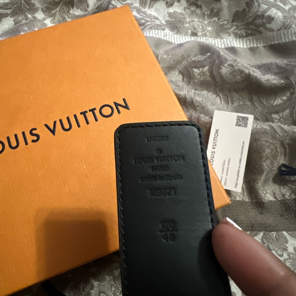LV Initiales 40mm Reversible - Picture 8 of 10